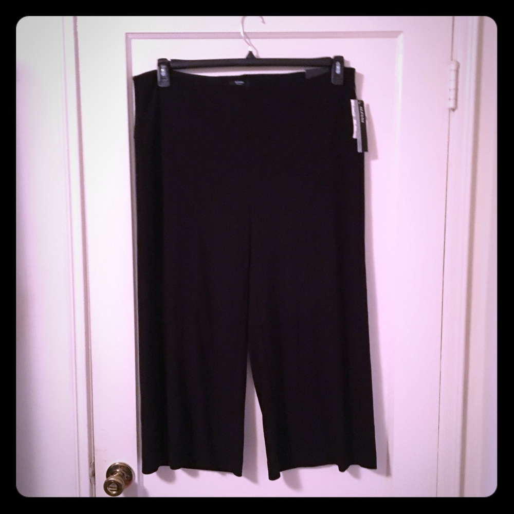 2/$30 NWT Alfani Black comfort waist culotte